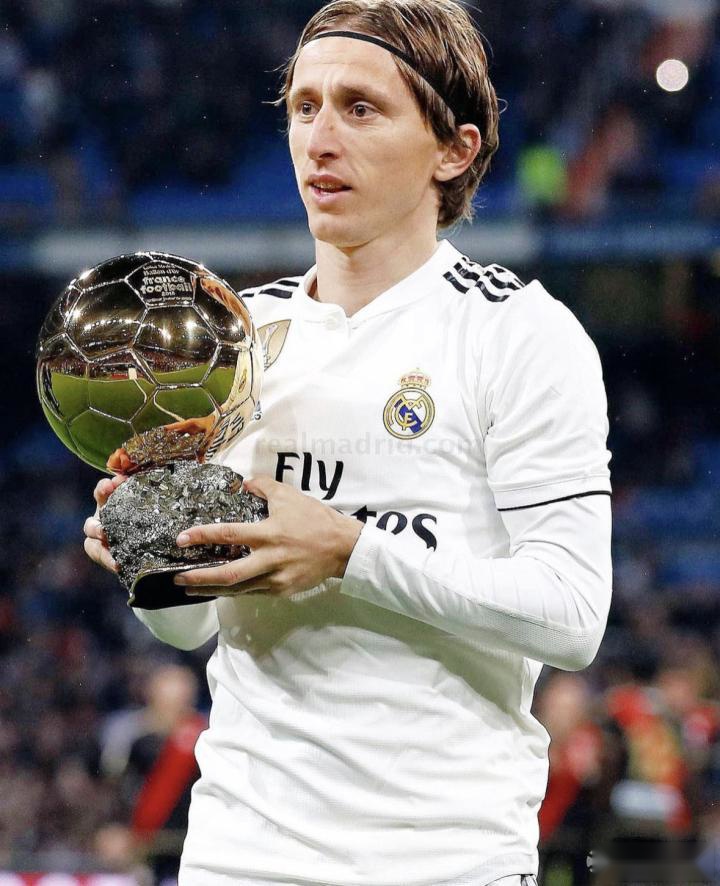 圣路易斯红雀老将莫里纳达成生涯 2000 场接捕纪录